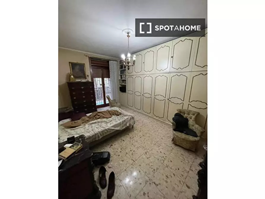 Immagine 2 di Camera condivisa in affitto  in Via Adolfo Omodeo a Napoli