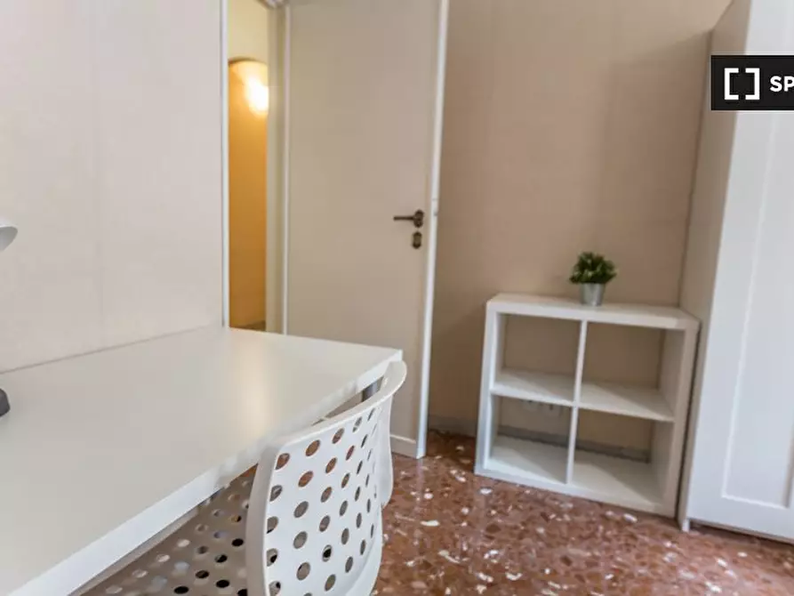 Immagine 17 di Camera condivisa in affitto  in Via Statilio Ottato a Roma