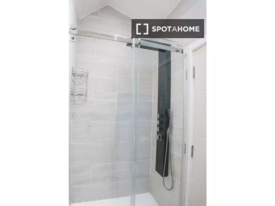 Immagine 5 di Appartamento in affitto  in Clare Rd a 