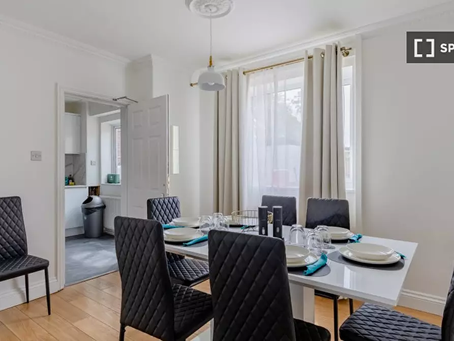 Immagine 12 di Appartamento in affitto  in Grange Park Rd a Walthamstow