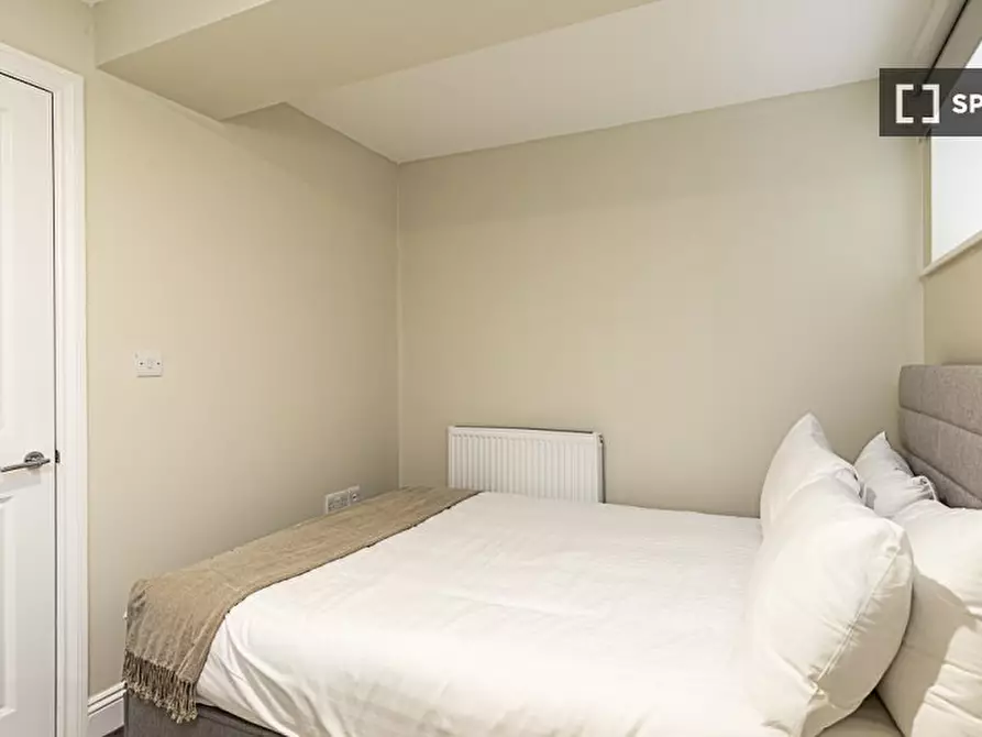 Immagine 15 di Appartamento in affitto  in Compayne Gardens a Camden Town