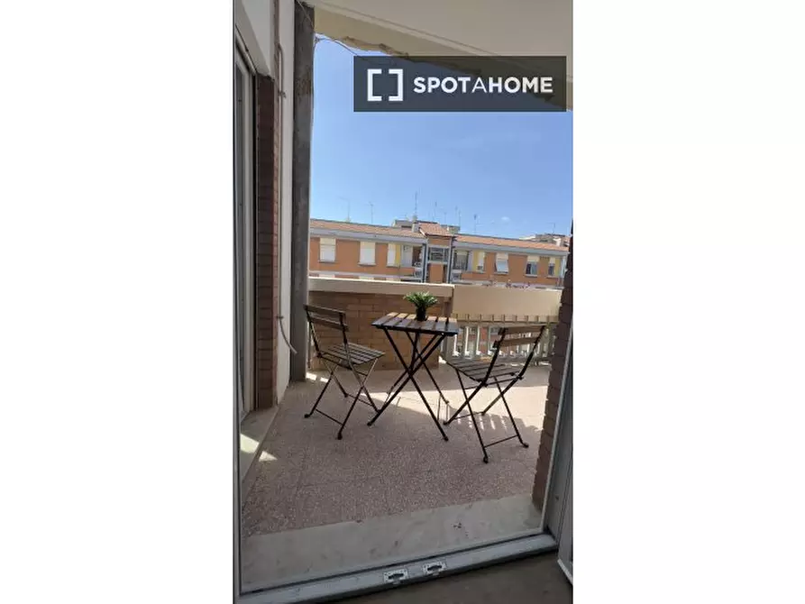 Immagine 8 di Camera condivisa in affitto  in Via Salvatore Pincherle a Roma