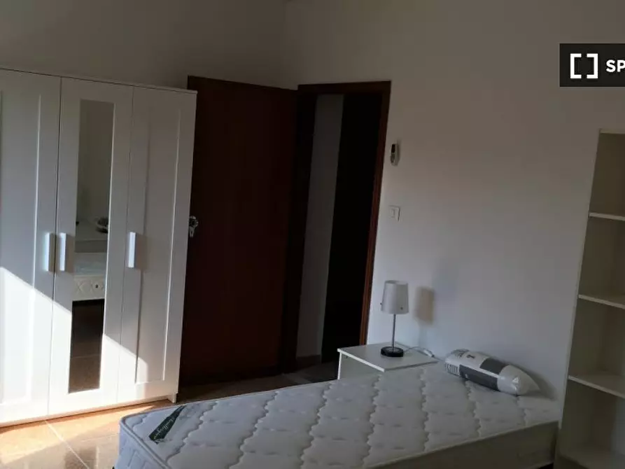 Immagine 4 di Camera condivisa in affitto  in Via Fossolo a Bologna