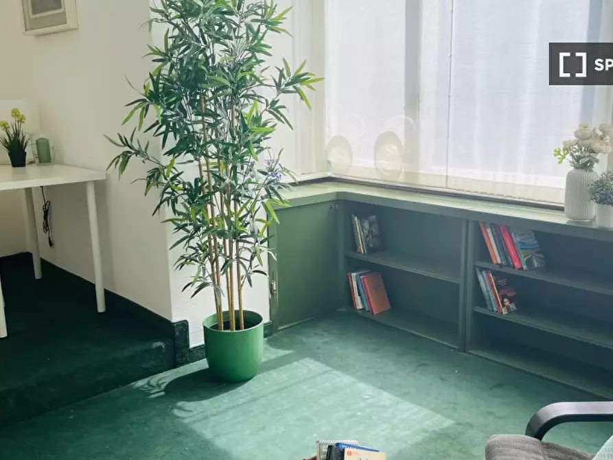 Immagine 3 di Camera condivisa in affitto  in Viale Coni Zugna a Milano