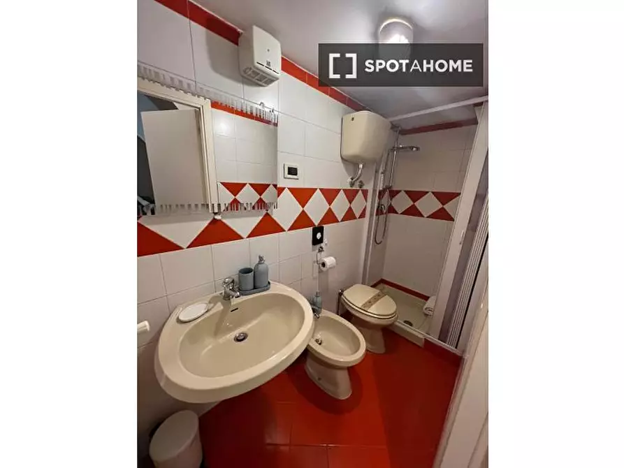 Immagine 8 di Ufficio in affitto  in Via Sapri a Roma