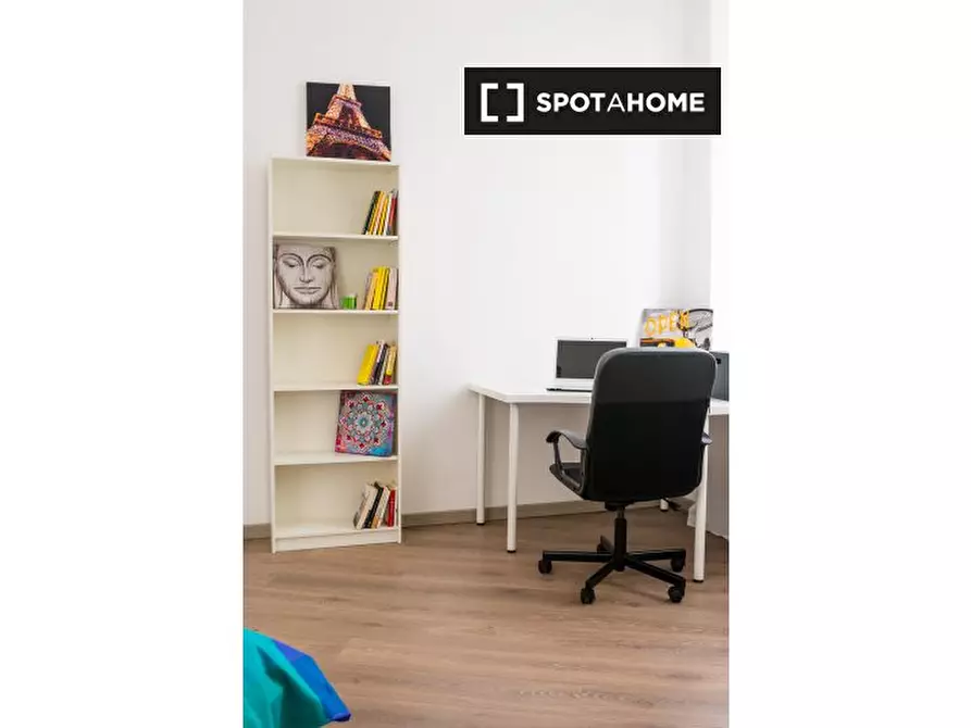 Immagine 5 di Camera condivisa in affitto  in Via S Paolo a Torino