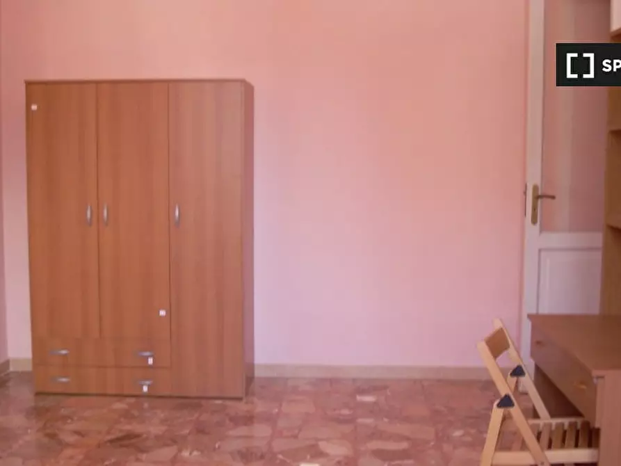 Immagine 7 di Camera condivisa in affitto  in Via Tiberio a Napoli