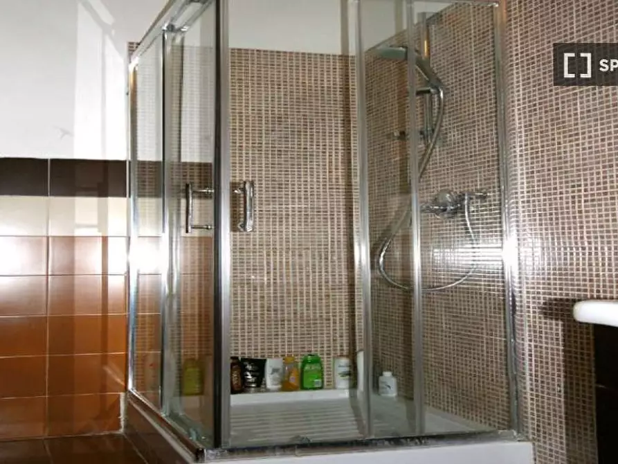 Immagine 10 di Camera condivisa in affitto  in Via Restelli a Milano