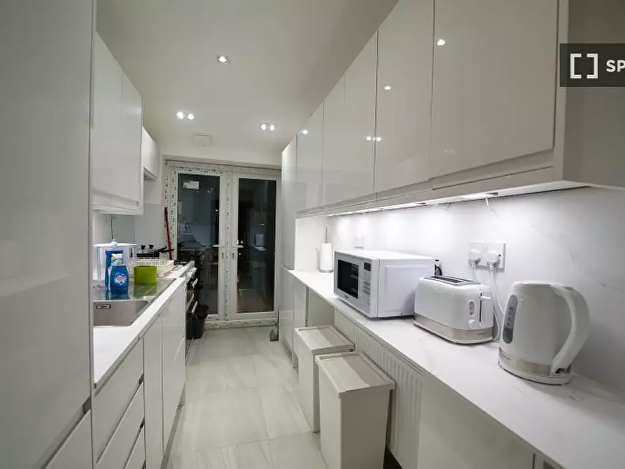 Immagine 8 di Appartamento in affitto  in Spruce Hills Rd a Walthamstow