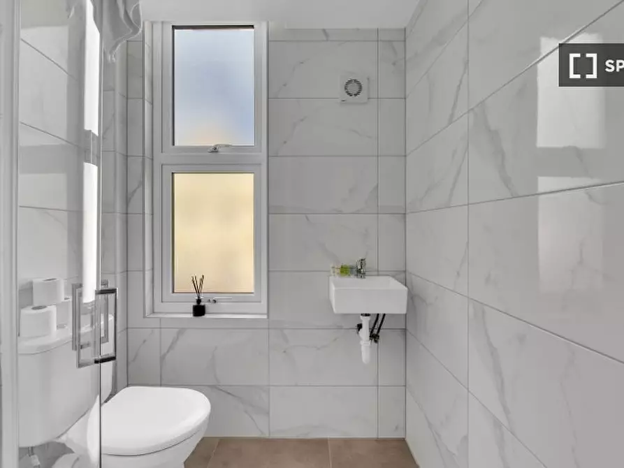 Immagine 5 di Ufficio in affitto  in flat b a Hackney