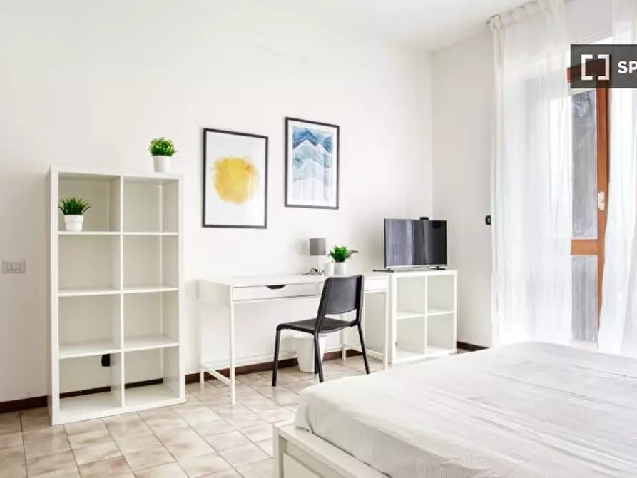 Immagine 2 di Camera condivisa in affitto  in Via Ronchi a Milano