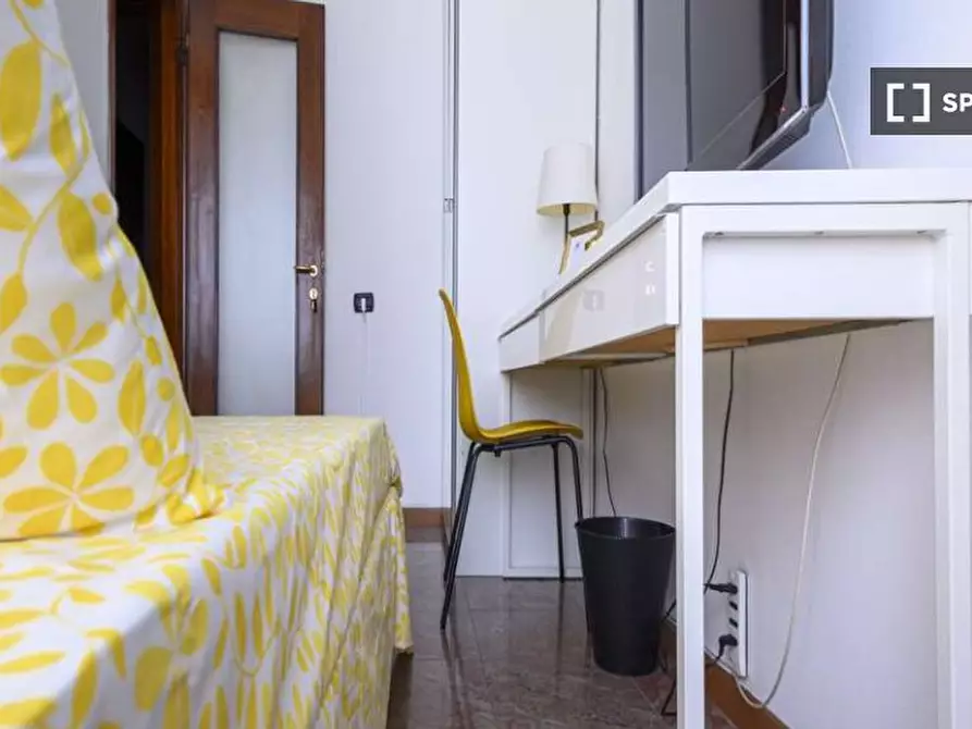 Immagine 2 di Camera condivisa in affitto  in Via Ippodromo Milan a Milano