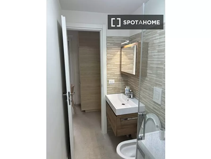 Immagine 8 di Appartamento in affitto  in Via dell'Acqua Felice a Roma