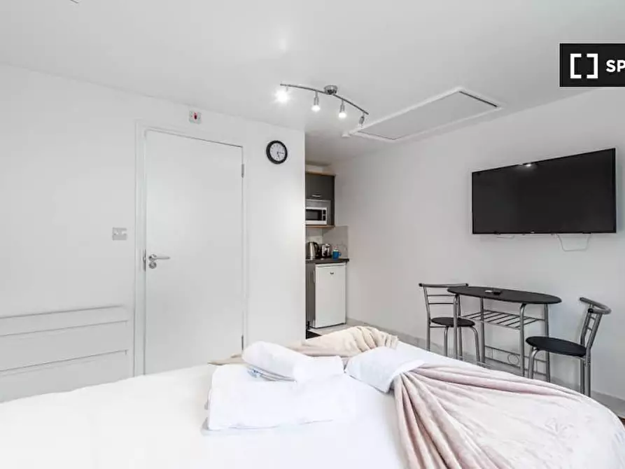 Immagine 9 di Ufficio in affitto  in Flat a Barnet