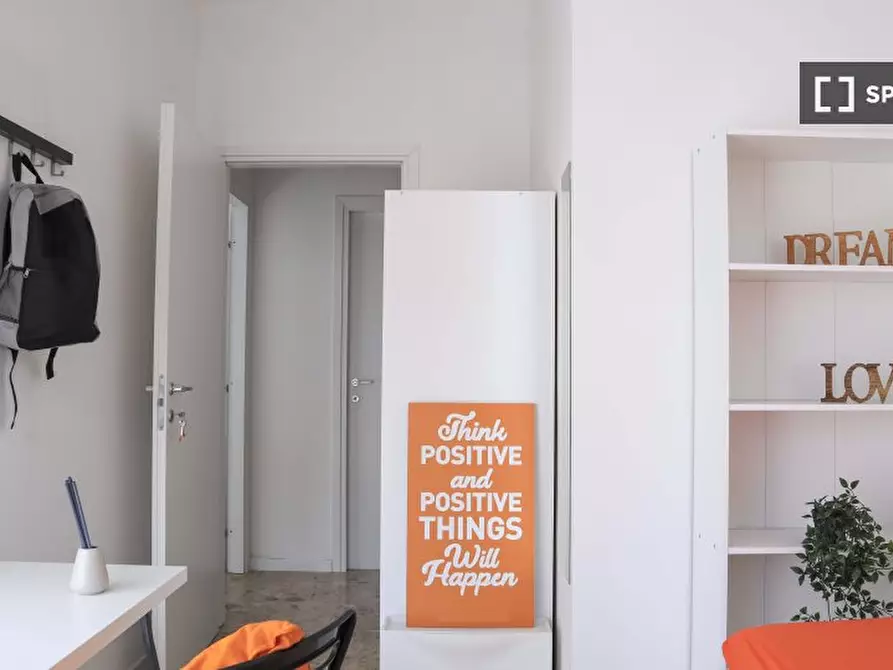 Immagine 2 di Camera condivisa in affitto  in Via Ariosto n a Cagliari