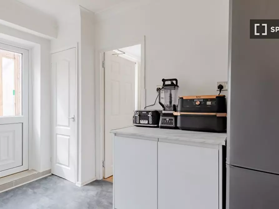 Immagine 17 di Appartamento in affitto  in Grange Park Rd a Walthamstow