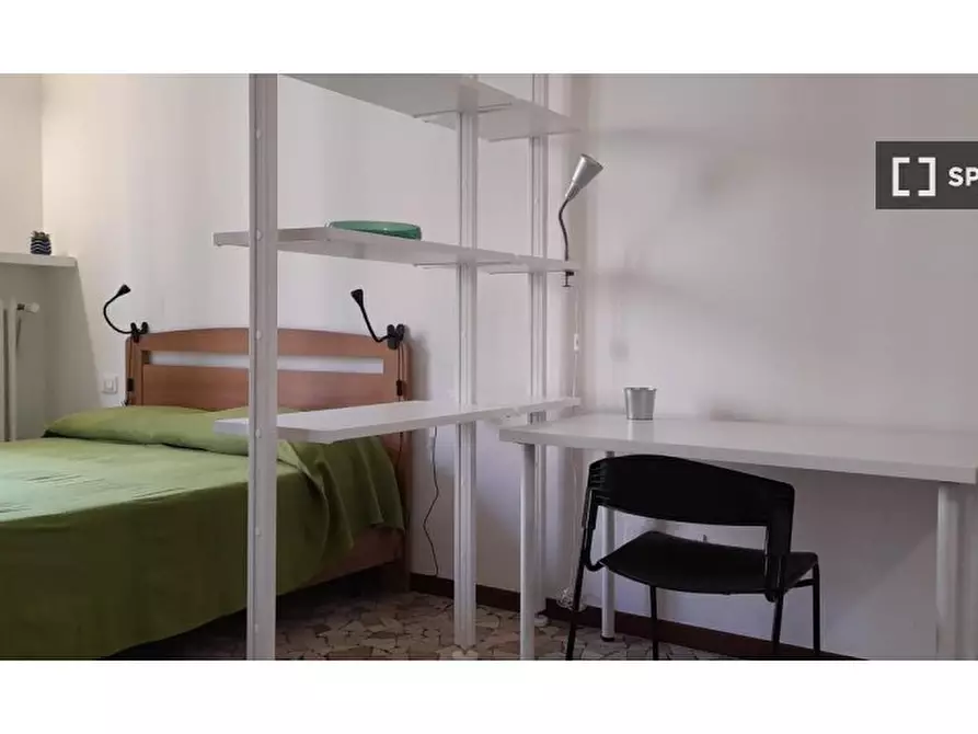 Immagine 2 di Camera condivisa in affitto  in Via Giambellino a Milano