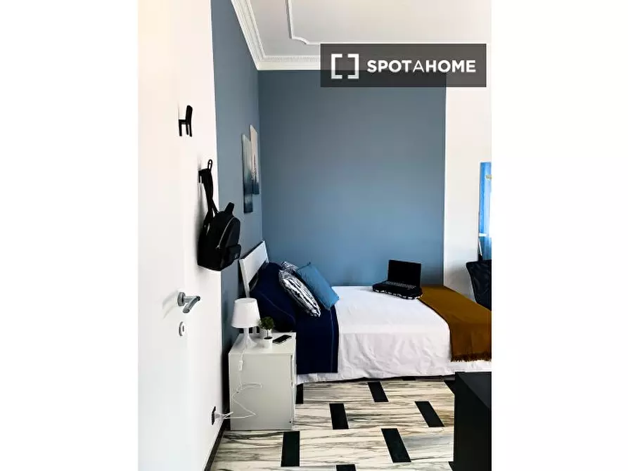 Immagine 1 di Camera condivisa in affitto  in Via La Thuile n. a Torino