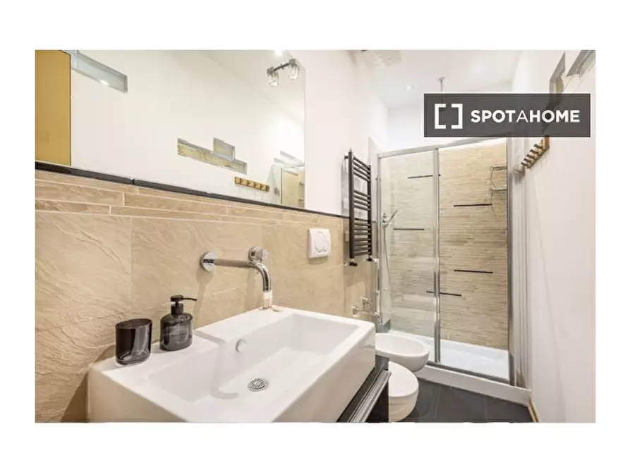 Immagine 6 di Appartamento in affitto  in Via Edoardo Jenner a Roma