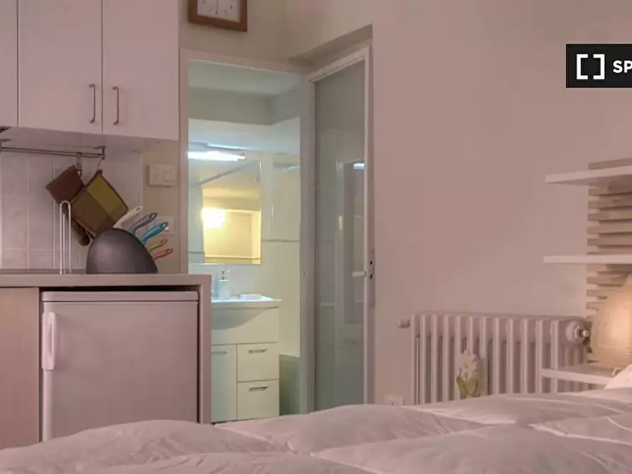 Immagine 12 di Ufficio in affitto  in Corte de Galluzzi a Bologna