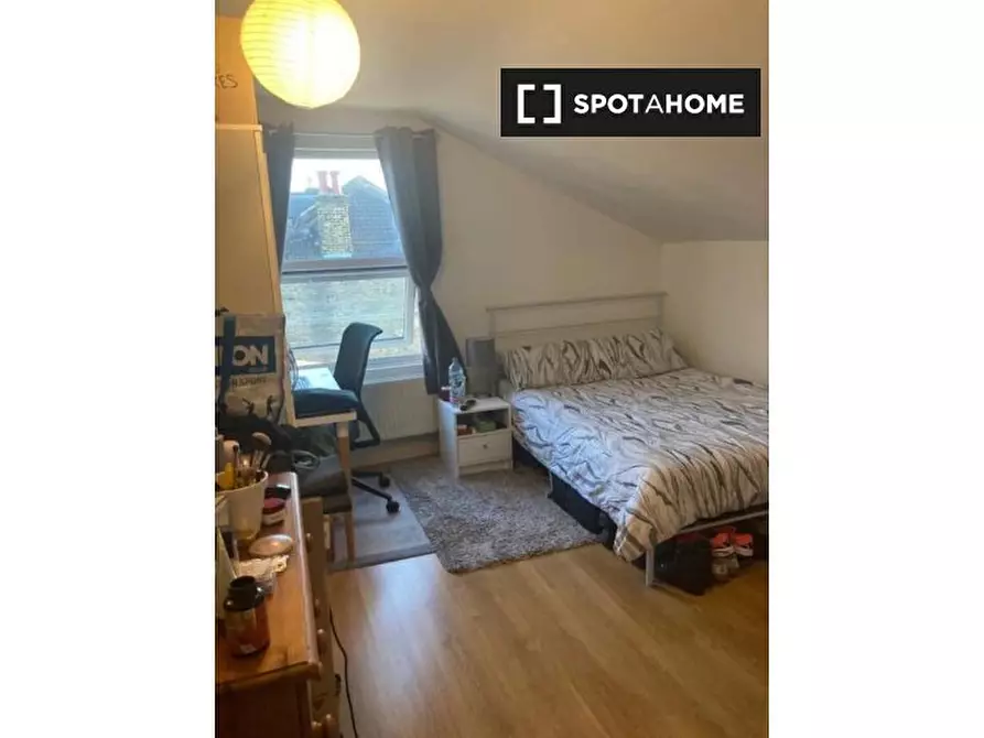 Immagine 1 di Camera condivisa in affitto  in Lower Richmond Rd. a Wandsworth