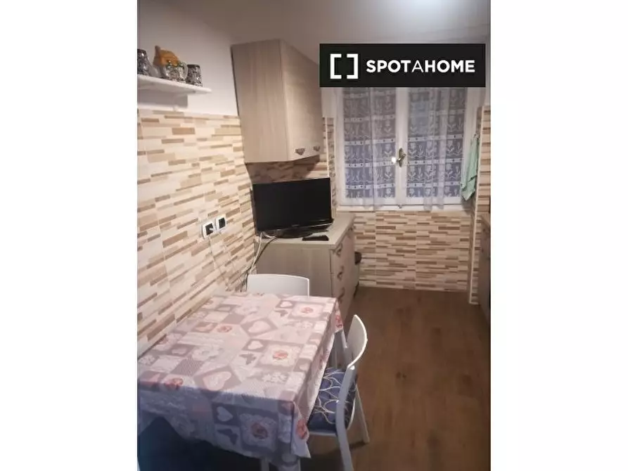 Immagine 5 di Camera condivisa in affitto  in Via Flavio Stilicone a Roma