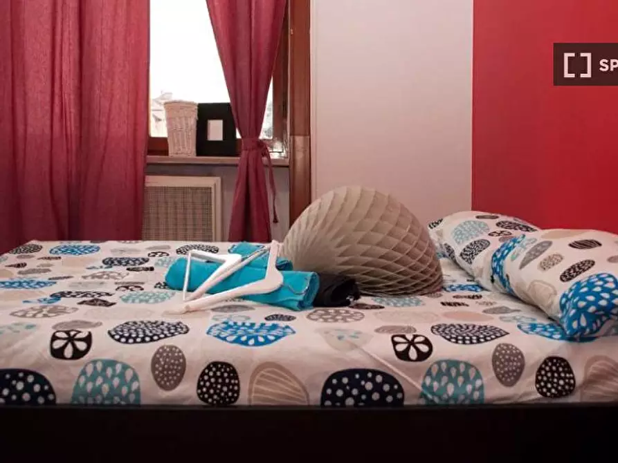 Immagine 2 di Camera condivisa in affitto  in Via Andrea Costa a Milano