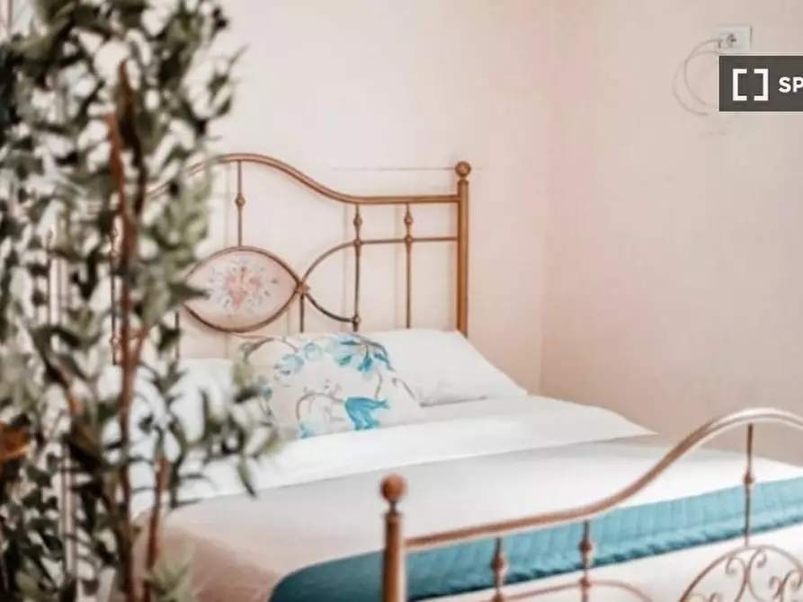 Immagine 19 di Camera condivisa in affitto  in Via Salvator Rosa a Napoli