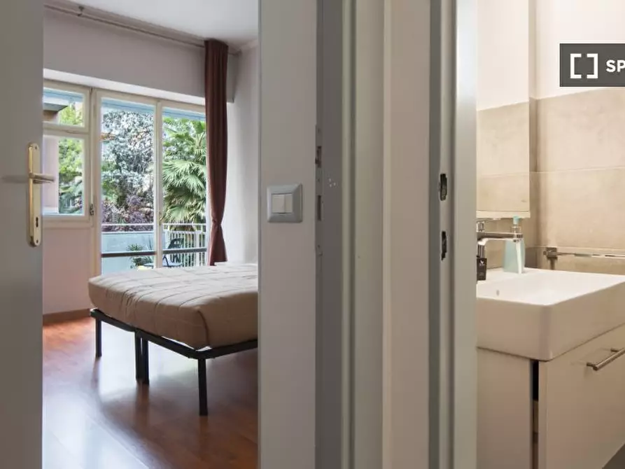 Immagine 11 di Appartamento in affitto  in Via Salvatore Pincherle a Roma