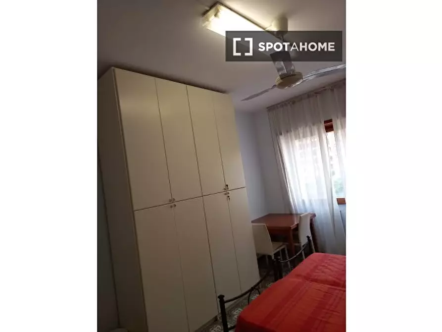 Immagine 7 di Camera condivisa in affitto  in Via Siria a Roma