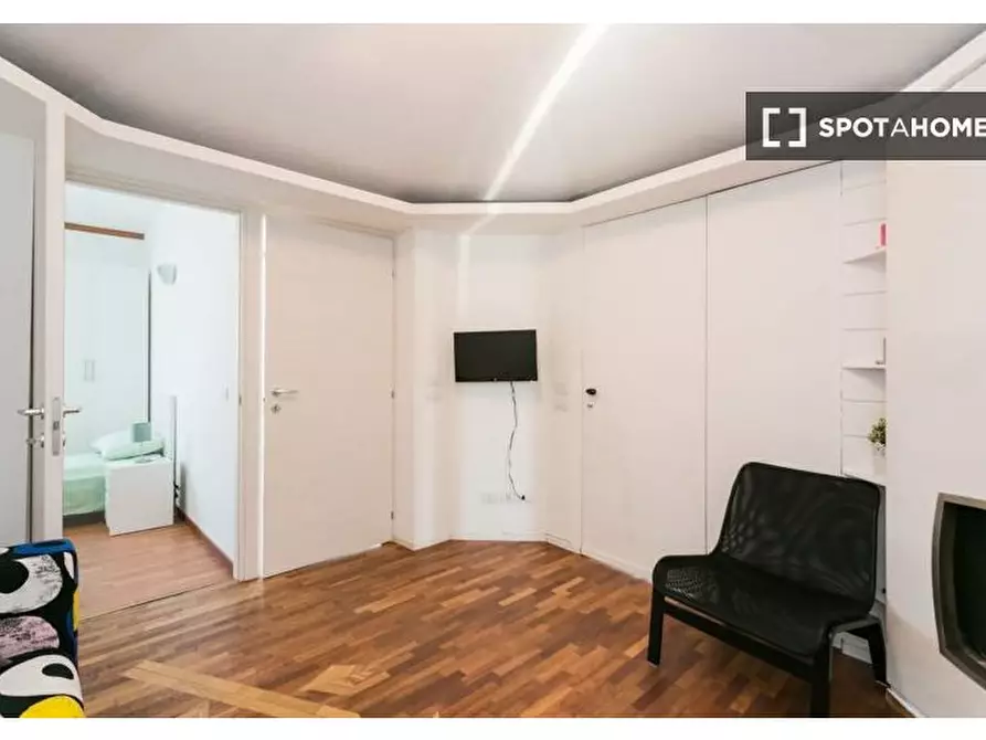 Immagine 15 di Camera condivisa in affitto  in Via Gavirate a Milano