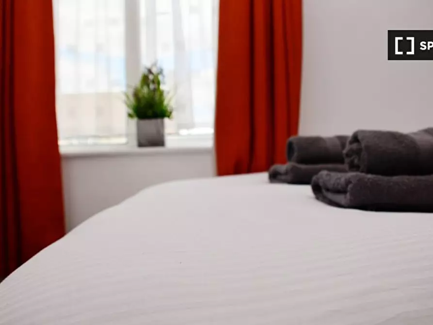 Immagine 13 di Appartamento in affitto  in Frobisher Gdns a 