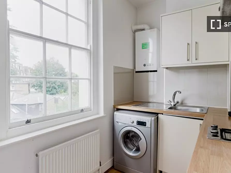 Immagine 6 di Appartamento in affitto  in Mornington Cres a Camden Town