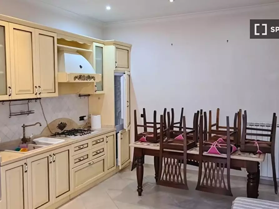 Immagine 11 di Camera condivisa in affitto  in Via Luigi Settembrini a Napoli