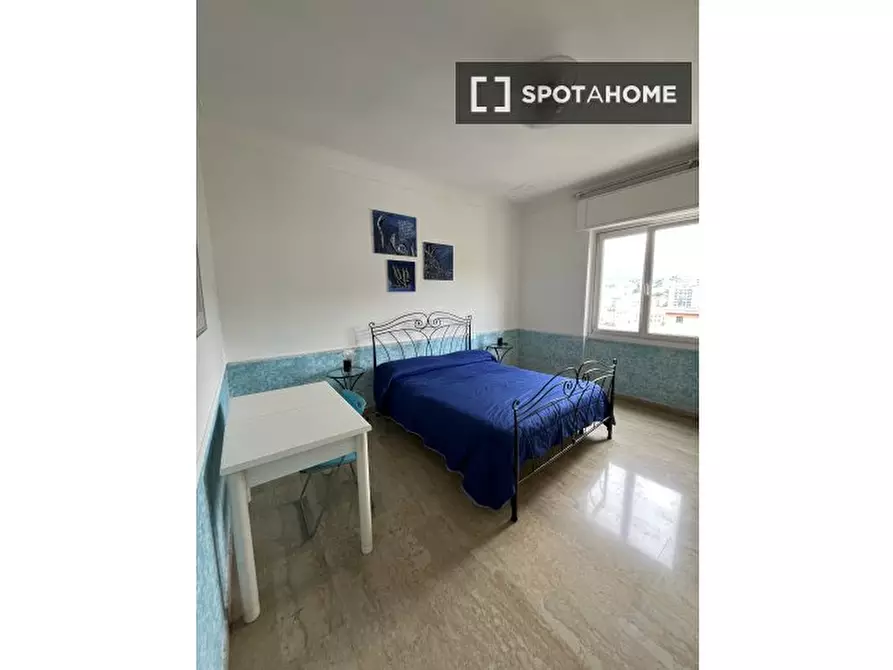 Immagine 2 di Camera condivisa in affitto  in Via Carmelo Onorato a Genova