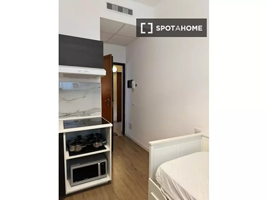 Immagine 9 di Ufficio in affitto  in Via Attilio Momigliano a Milano