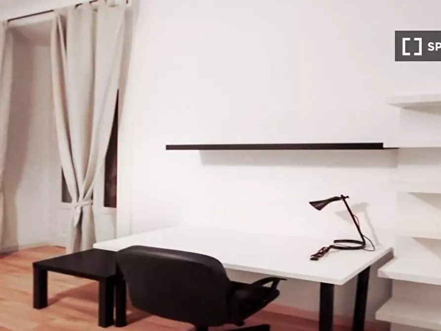 Immagine 2 di Camera condivisa in affitto  in Viale Sondrio a Milano