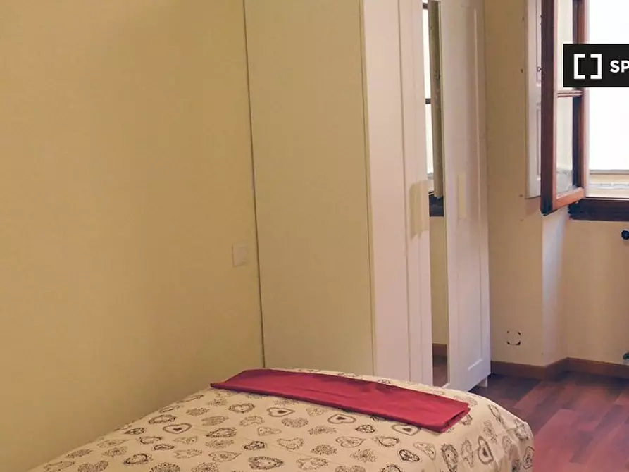 Immagine 2 di Camera condivisa in affitto  in Via dell' Oriuolo a Firenze