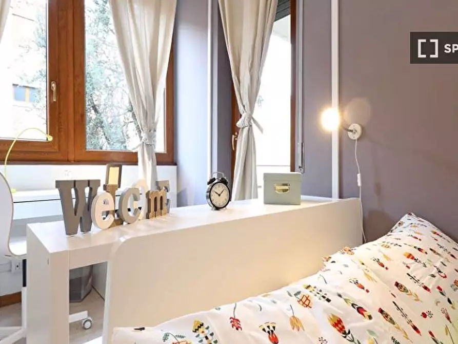 Immagine 3 di Camera condivisa in affitto  in Via dei Giornalisti a Roma