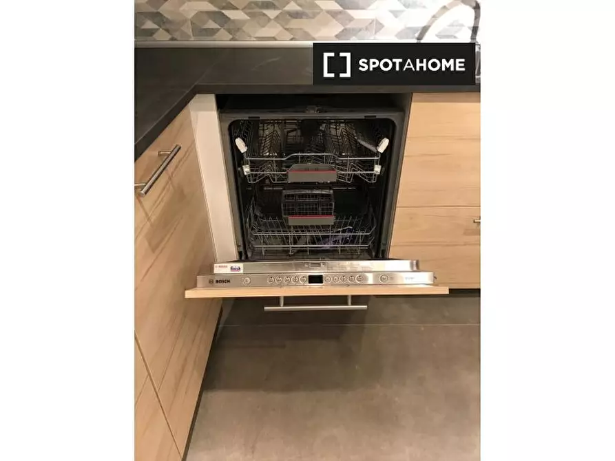 Immagine 5 di Camera condivisa in affitto  in Via Pasquale Frustaci a Napoli