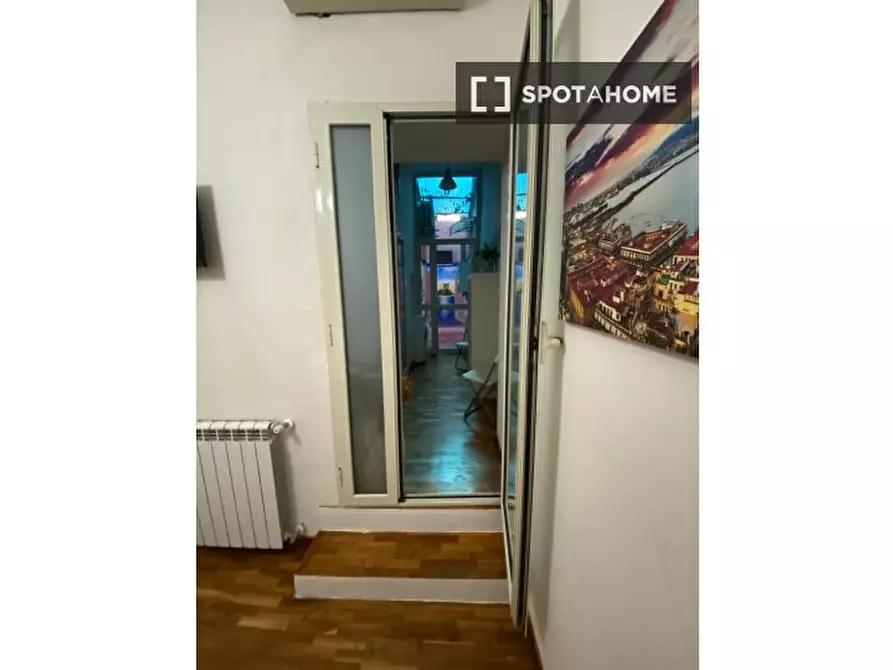 Immagine 11 di Camera condivisa in affitto  in Via dei Tribunali a Napoli