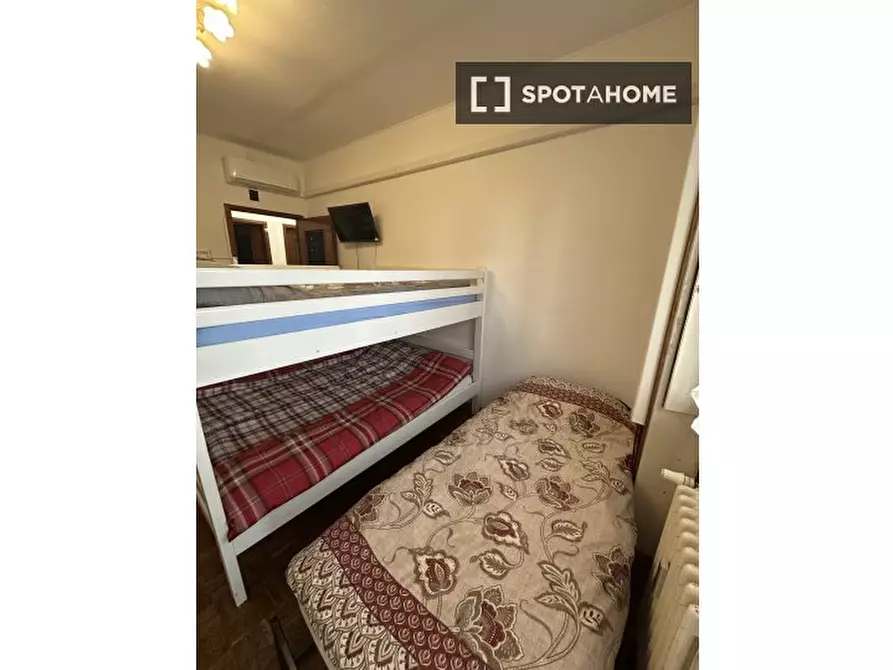 Immagine 3 di Camera condivisa in affitto  in Piazza Angilberto II a Milano
