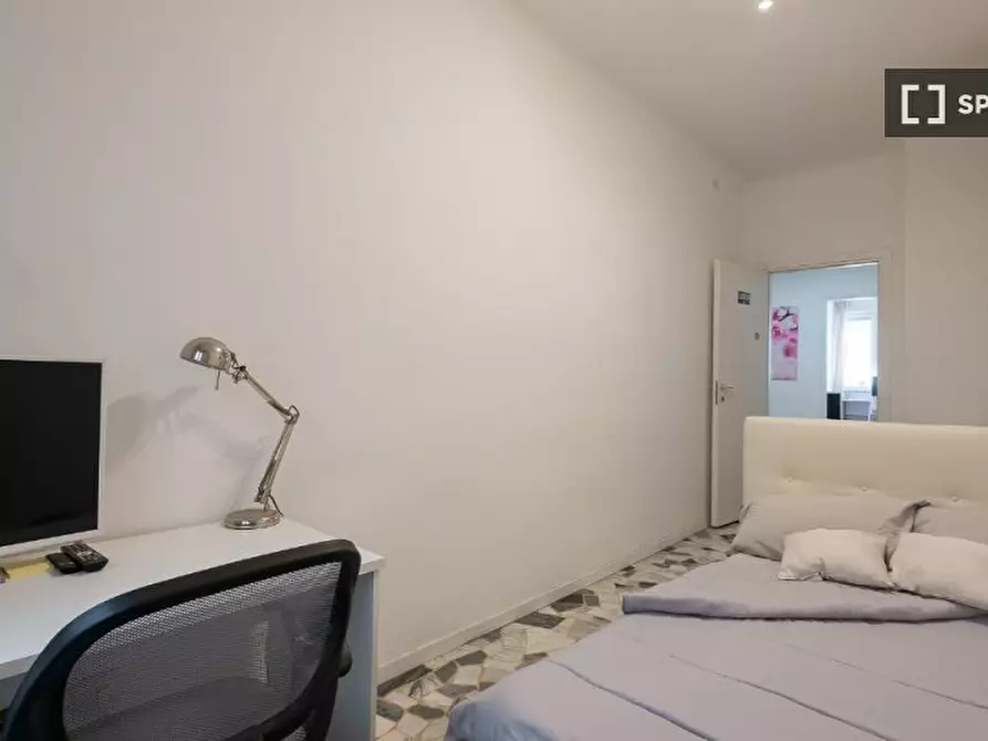 Immagine 2 di Camera condivisa in affitto  in Via Felice Casati a Milano