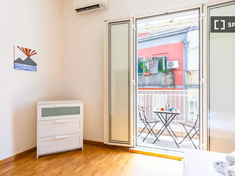 Immagine 5 di Appartamento in affitto  in Via Chiaia a Napoli