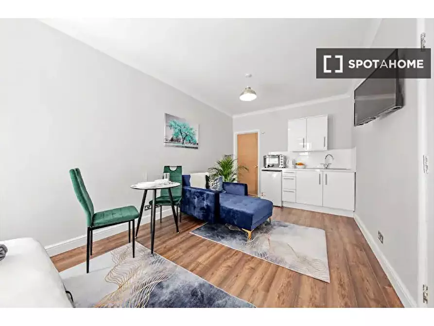 Immagine 15 di Ufficio in affitto  in Waverley Rd a Eltham