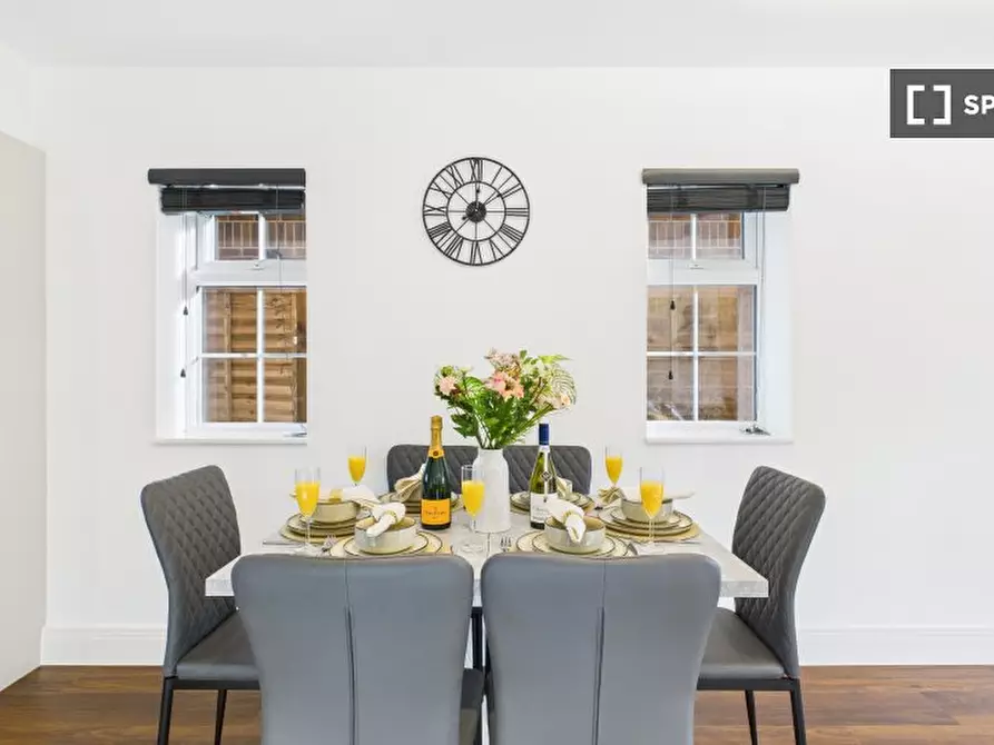 Immagine 7 di Appartamento in affitto  in Purley Downs Rd a Croydon