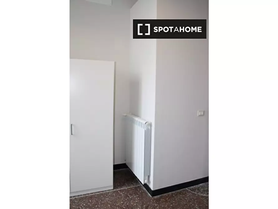 Immagine 13 di Camera condivisa in affitto  in Piazza del Campo a Genova