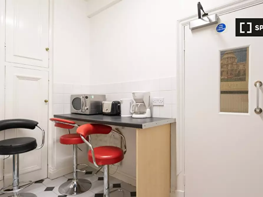 Immagine 8 di Camera condivisa in affitto  in Lower Ground a Kensington