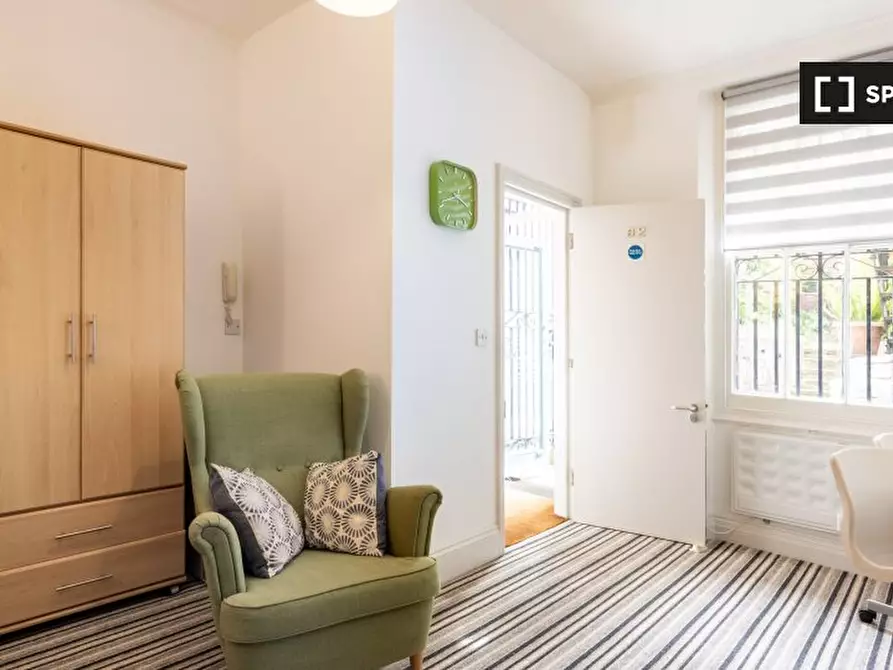 Immagine 4 di Camera condivisa in affitto  in Lower Ground a Kensington