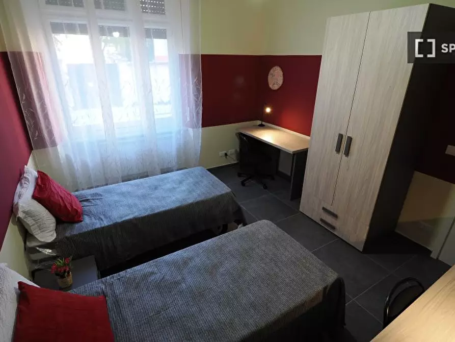 Immagine 1 di Camera condivisa in affitto  in Corso Peschiera a Torino